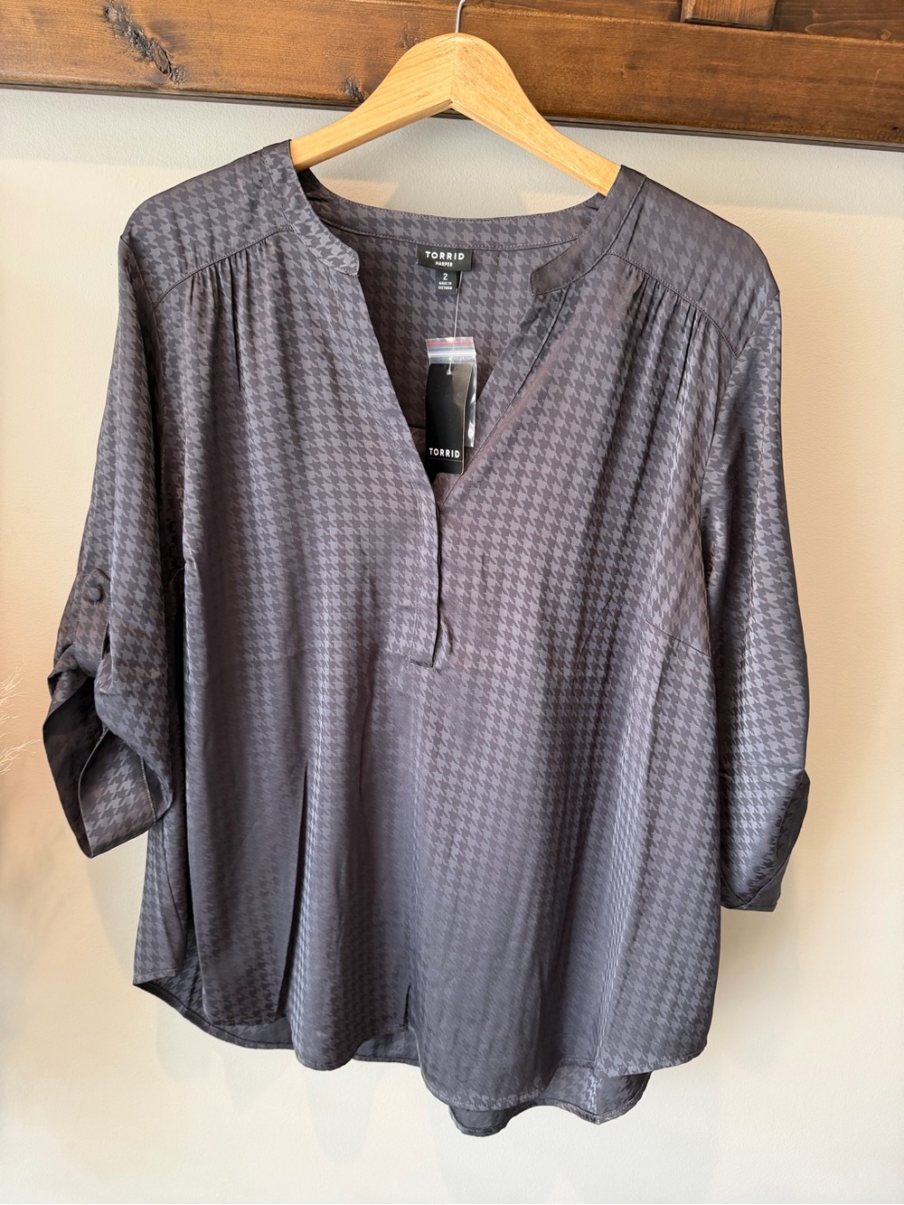 torrid Black Subtle Houndstooth Split-Neck Blouse